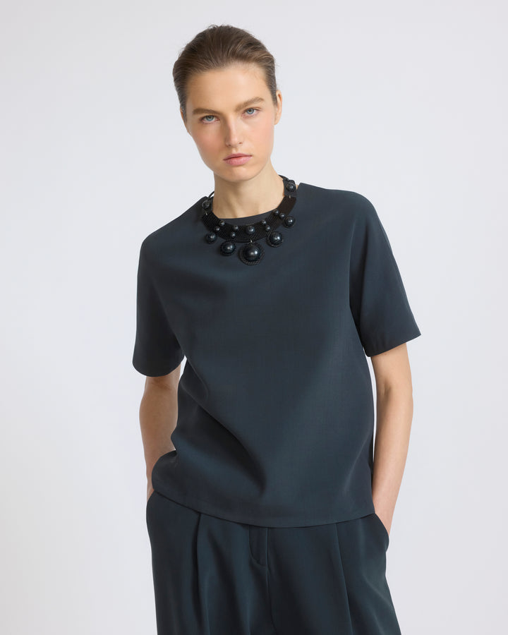 Top en crêpe de soie et collier