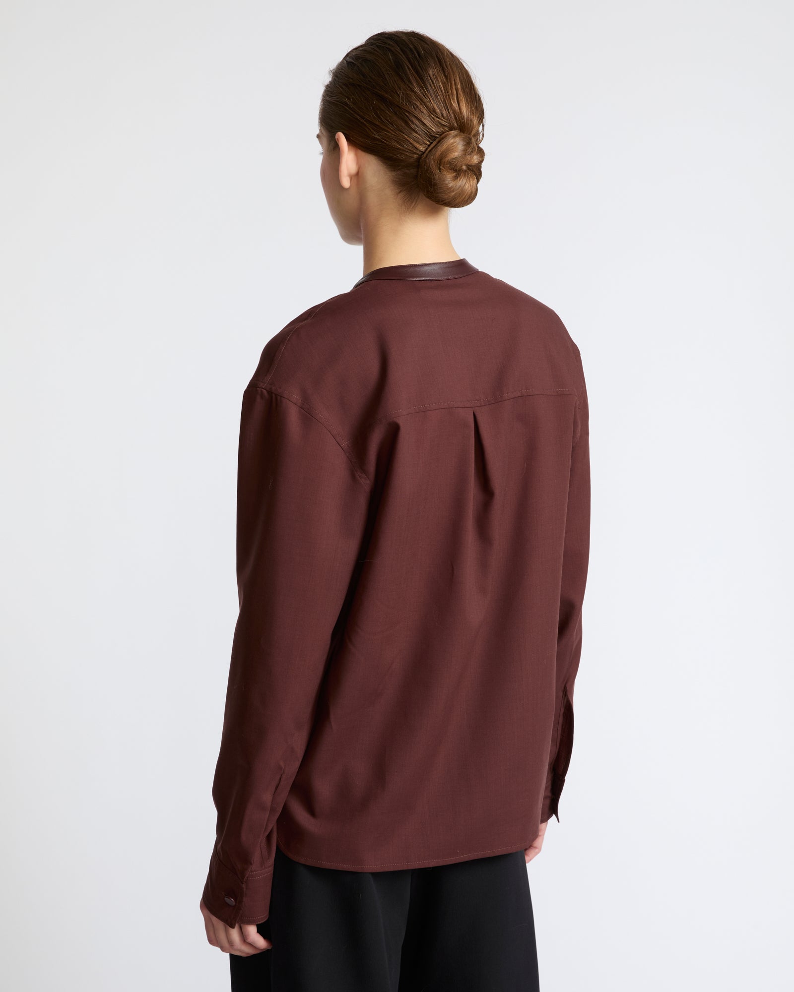 Chemise en voile de laine avec détails cuir- Yves Salomon - Nouvelle collection Automne Hiver