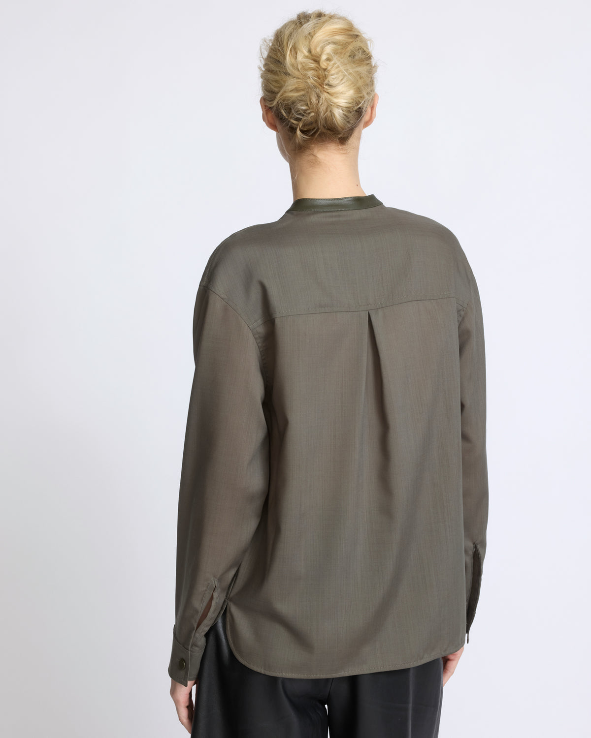 Chemise en voile de laine avec détails cuir - Yves Salomon - Nouvelle collection Automne Hiver
