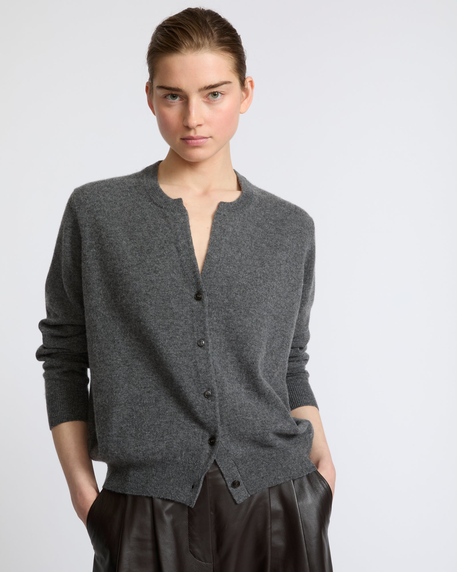 Cardigan fin 100% cachemire col rond en maille- Yves Salomon - Nouvelle collection Automne Hiver