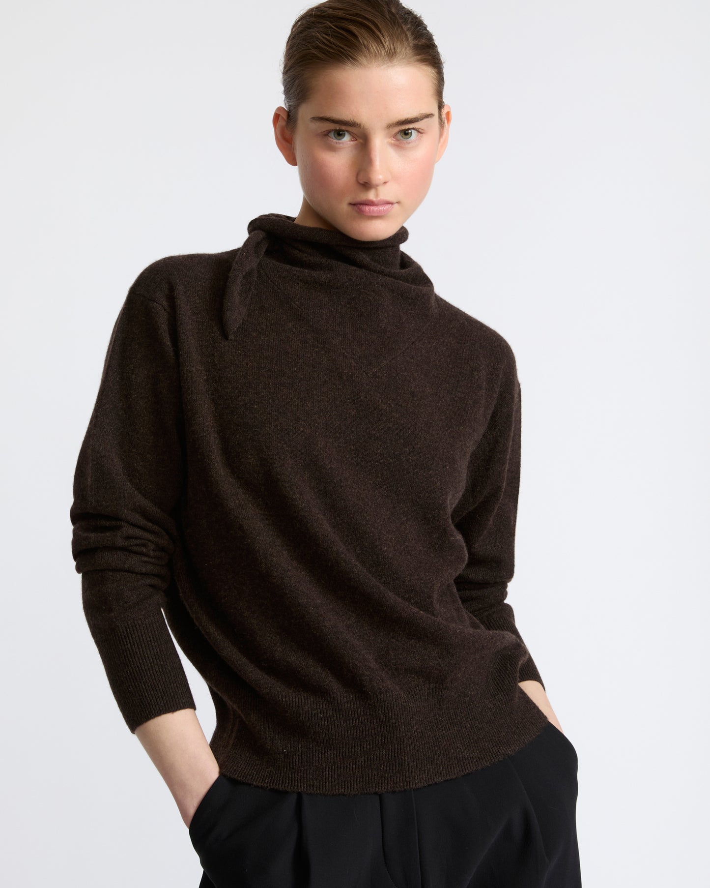 Pull fin col foulard en maille 100% cachemire- Yves Salomon - Nouvelle collection Automne Hiver