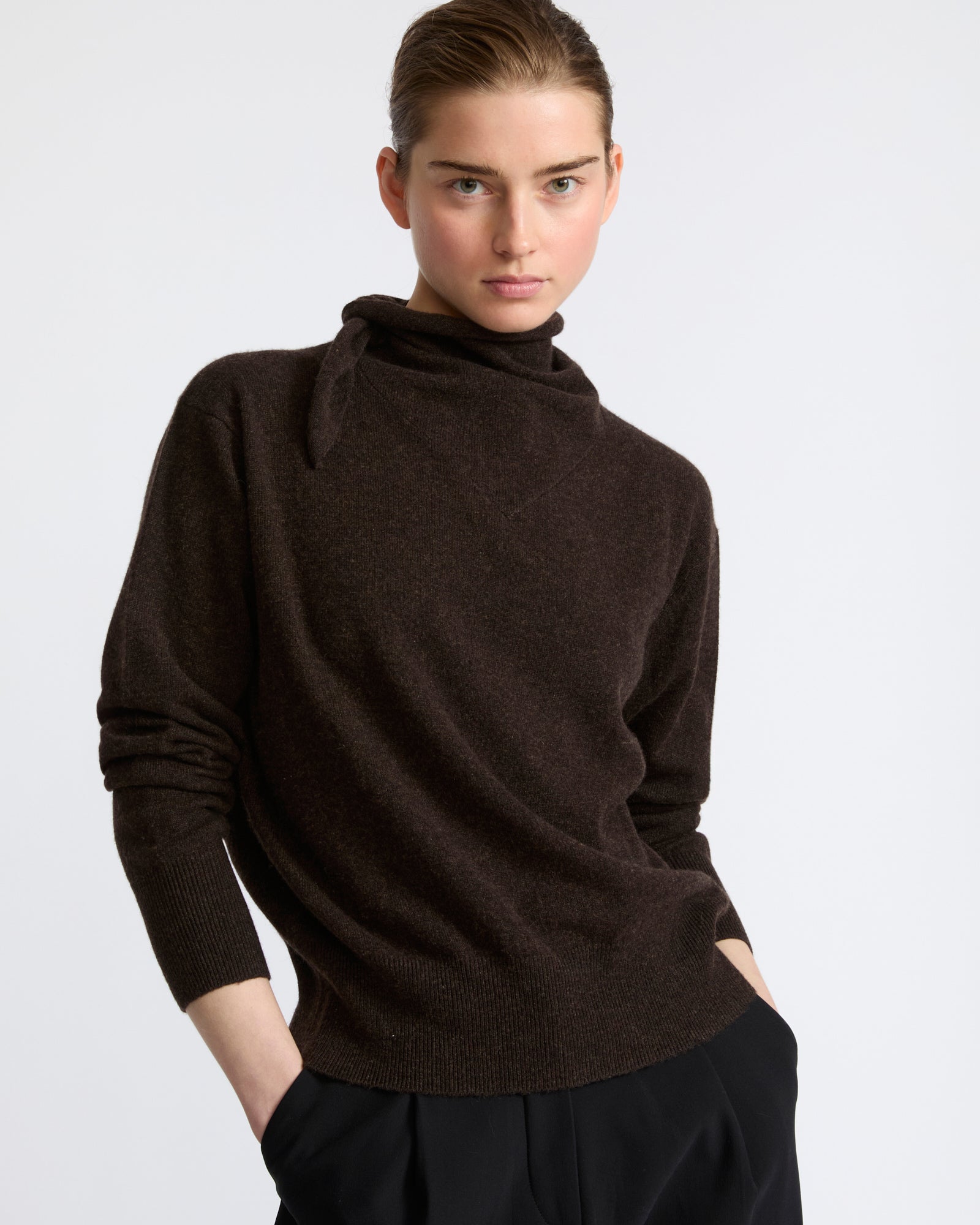 Pull fin col foulard en maille 100% cachemire- Yves Salomon - Nouvelle collection Automne Hiver