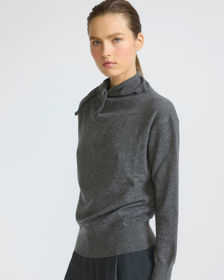 Pull fin col foulard en maille 100% cachemire