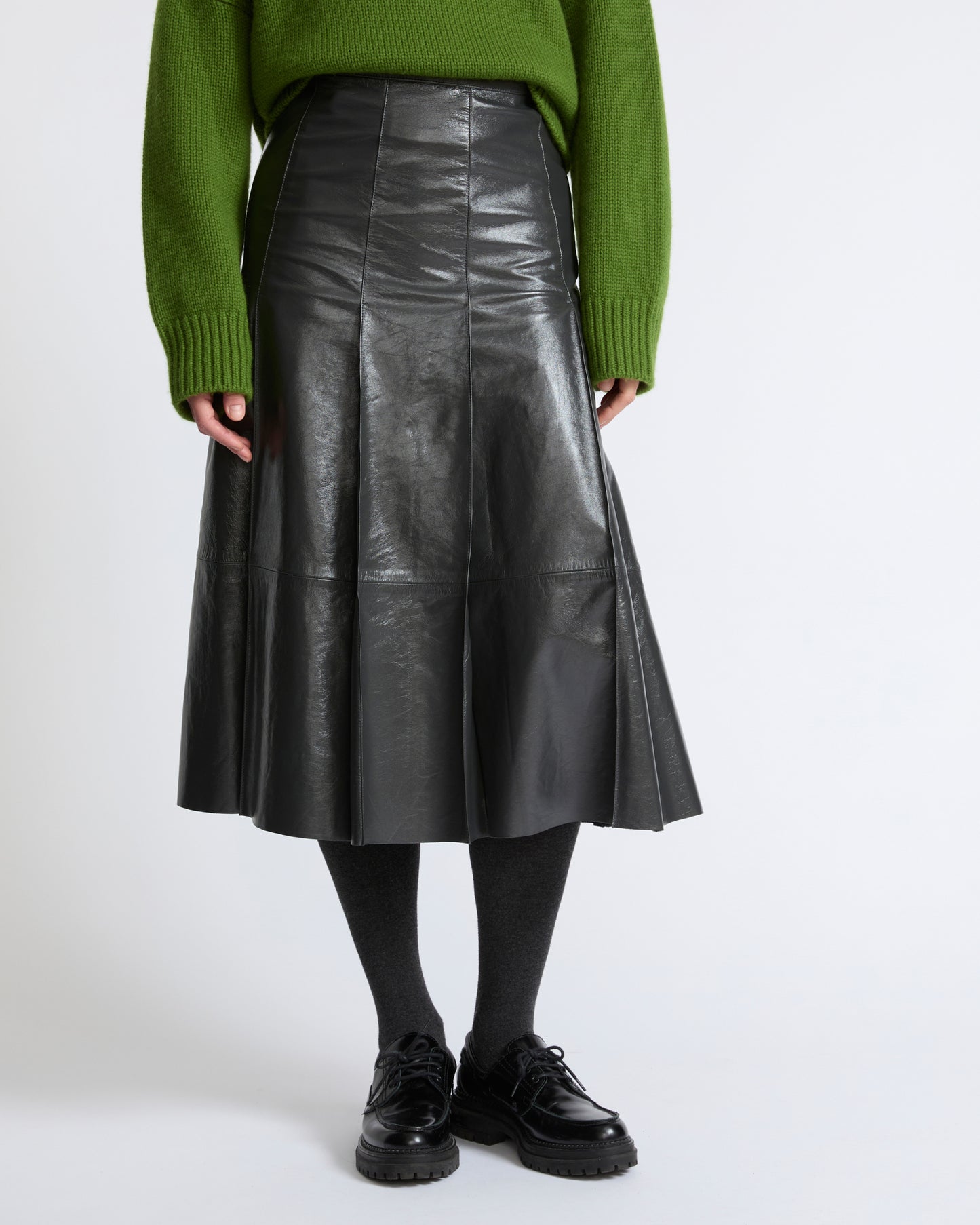 Jupe plissée en cuir d'agneau vernis- Yves Salomon - Nouvelle collection Automne Hiver
