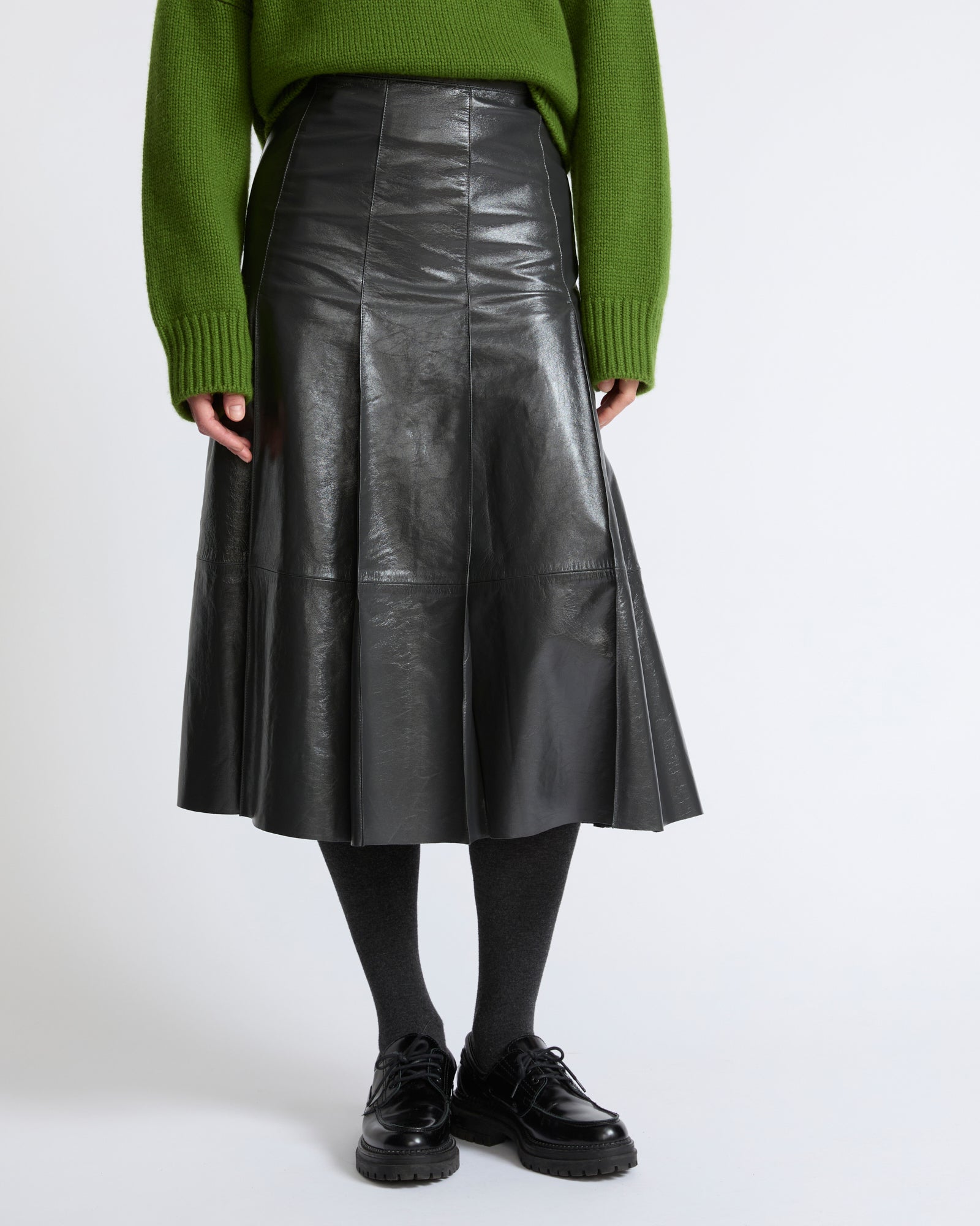 Jupe plissée en cuir d'agneau vernis- Yves Salomon - Nouvelle collection Automne Hiver