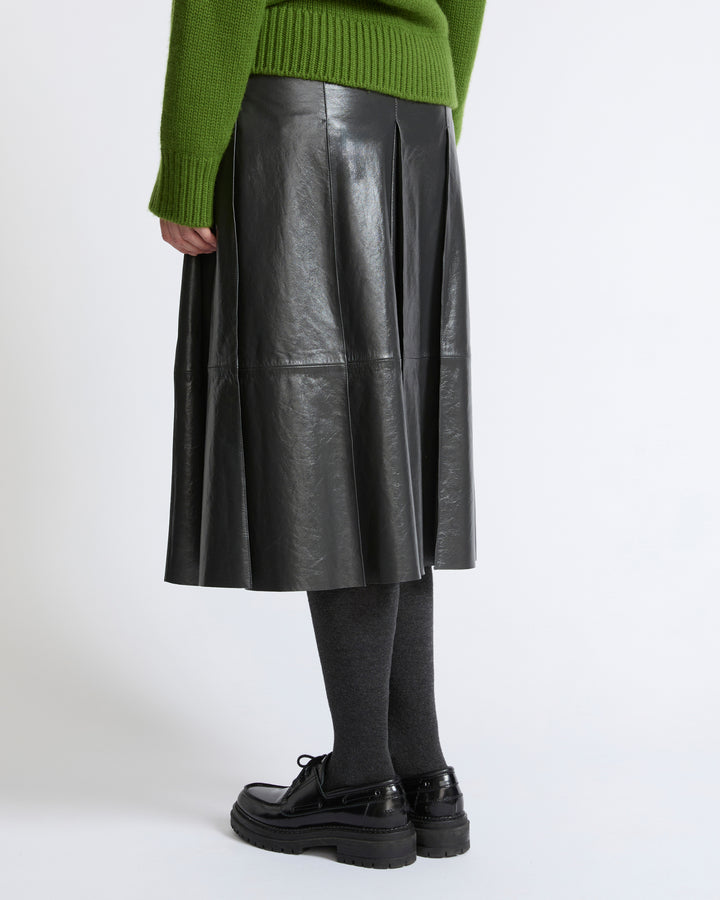 Jupe plissée en cuir d'agneau vernis- Yves Salomon - Nouvelle collection Automne Hiver