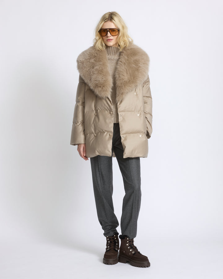 Doudoune longue croisée en tissu Loro Piana avec col amovible en fourrure de renard - Yves Salomon - Nouvelle collection Automne Hiver