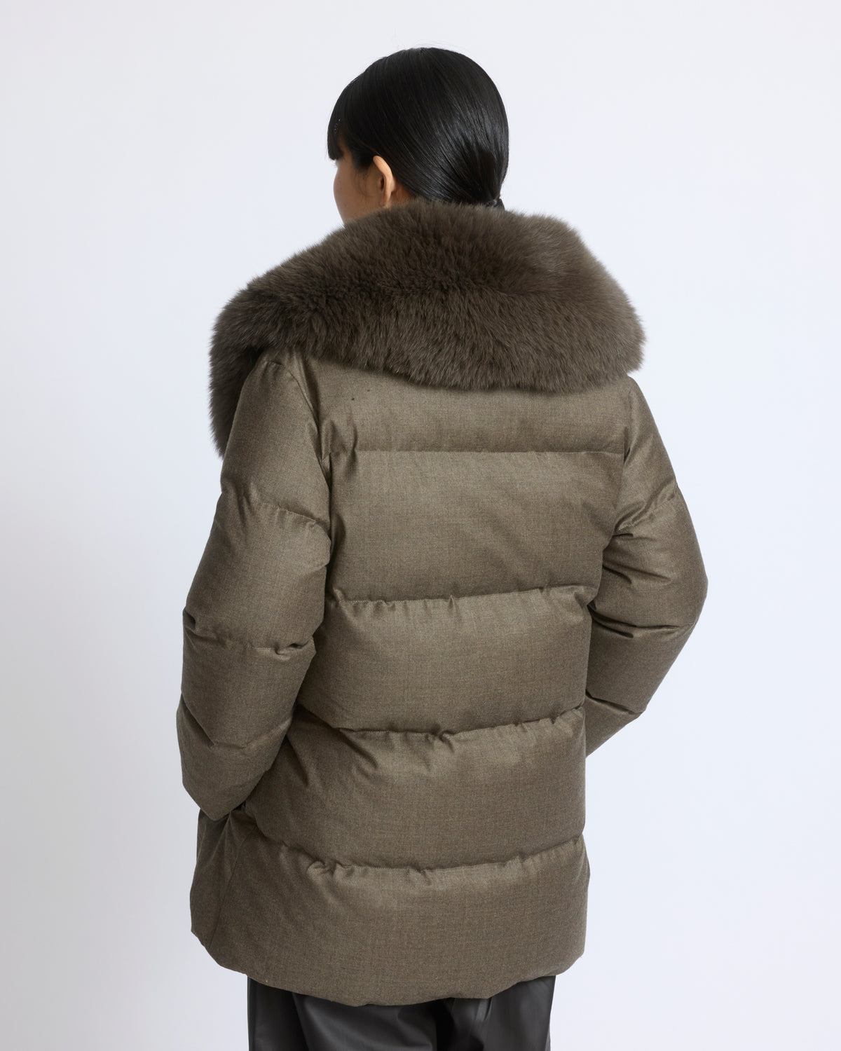 Doudoune longue croisée en tissu Loro Piana avec col amovible en fourrure de renard - Yves Salomon - Nouvelle collection Automne Hiver