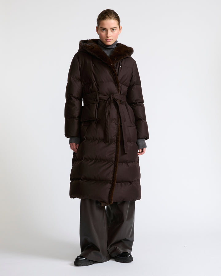 Doudoune longue croisée  en tissu Loro Piana à capuche avec fourrure de vison- Yves Salomon - Nouvelle collection Automne Hiver