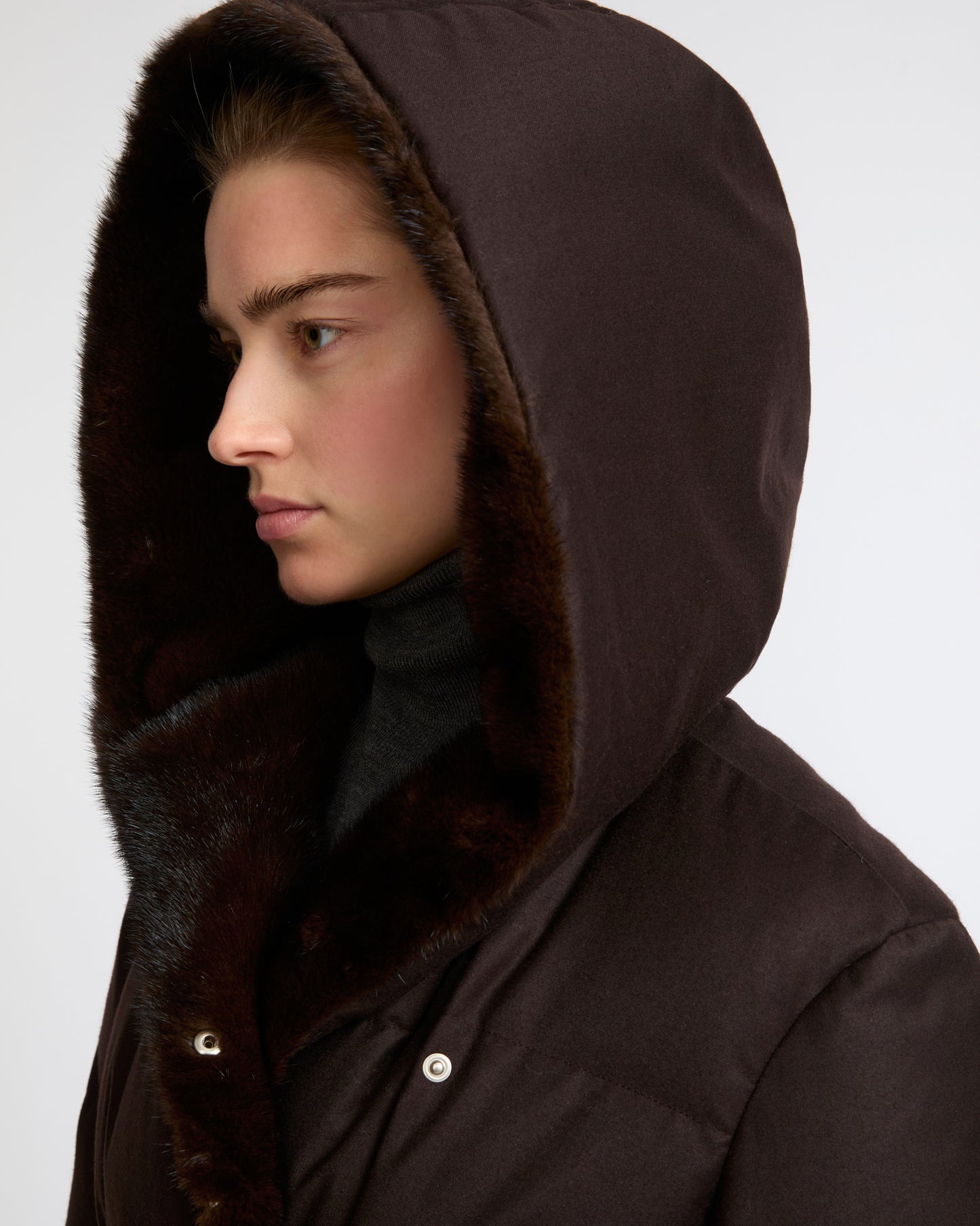 Doudoune longue croisée  en tissu Loro Piana à capuche avec fourrure de vison- Yves Salomon - Nouvelle collection Automne Hiver