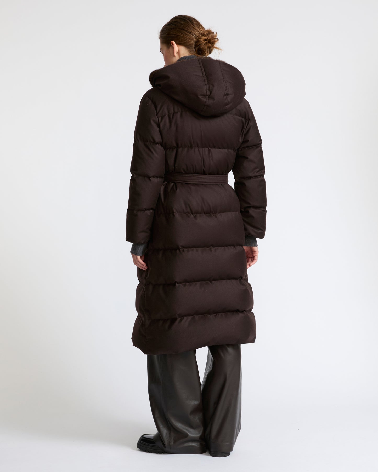 Doudoune longue croisée  en tissu Loro Piana à capuche avec fourrure de vison- Yves Salomon - Nouvelle collection Automne Hiver