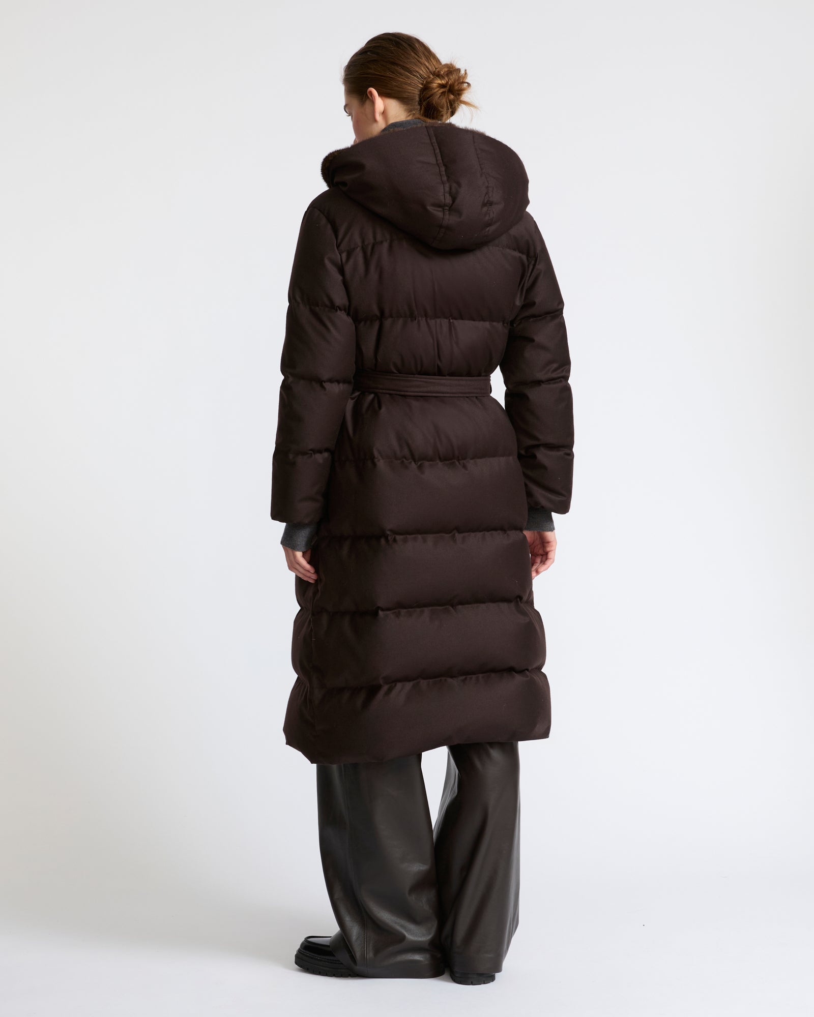 Doudoune longue croisée  en tissu Loro Piana à capuche avec fourrure de vison- Yves Salomon - Nouvelle collection Automne Hiver