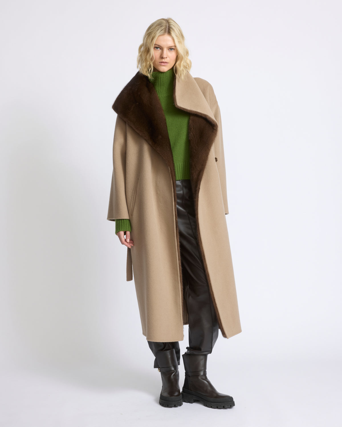 Manteau en lainage double face lainage cachemire et fourrure de vison - Yves Salomon - Nouvelle collection Automne Hiver