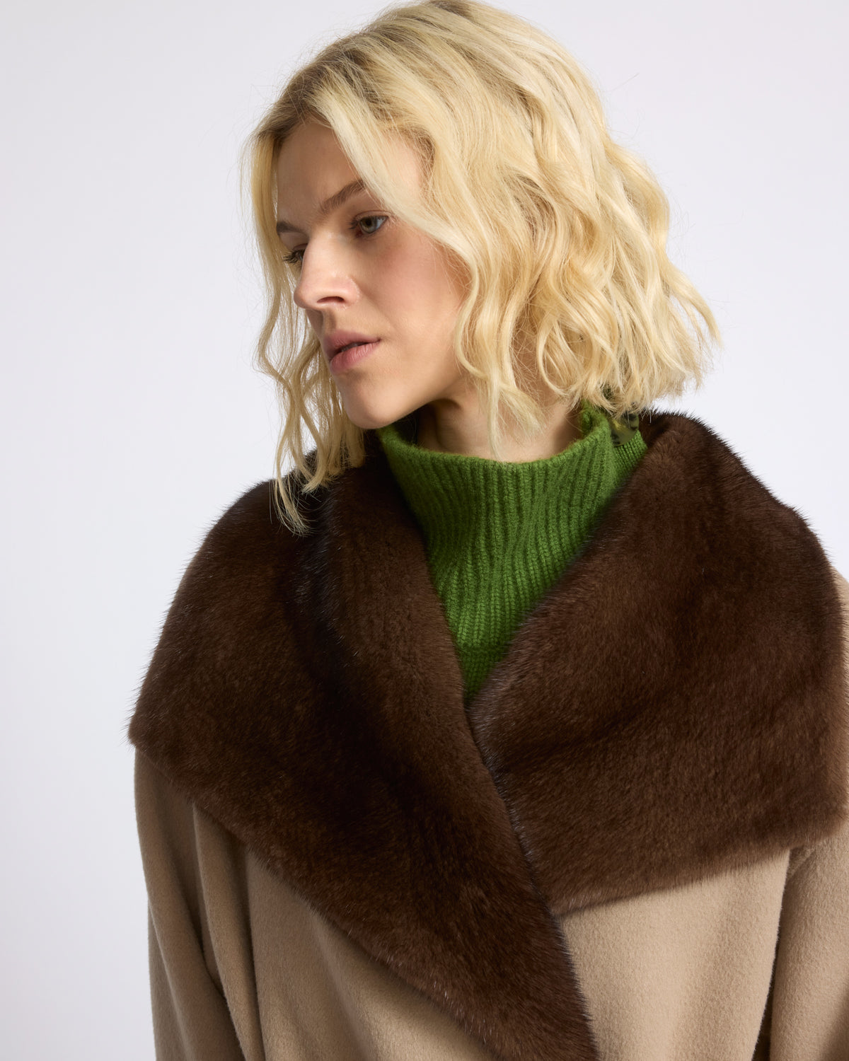 Manteau en lainage double face lainage cachemire et fourrure de vison - Yves Salomon - Nouvelle collection Automne Hiver