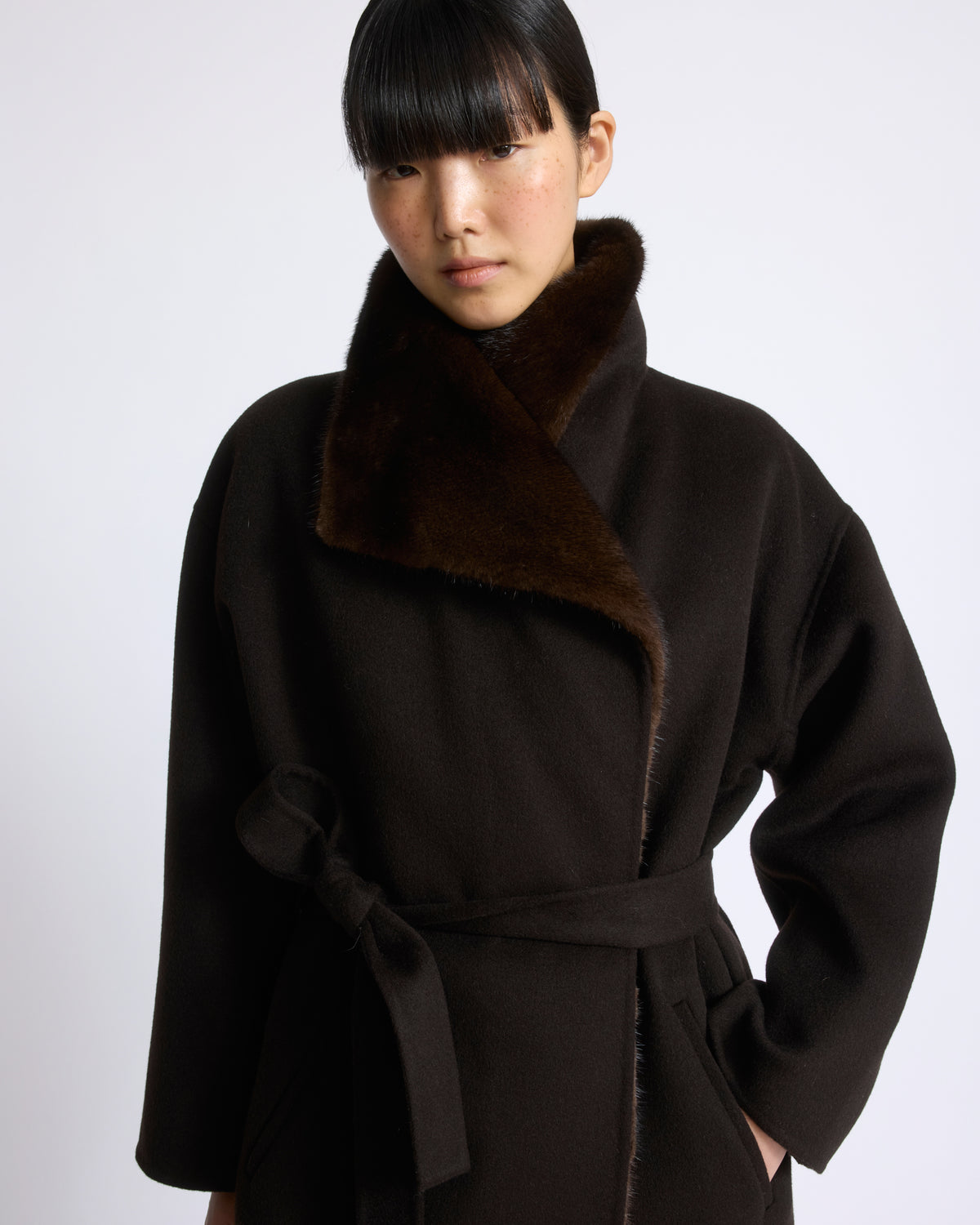 Manteau en lainage double face lainage cachemire et fourrure de vison - Yves Salomon - Nouvelle collection Automne Hiver