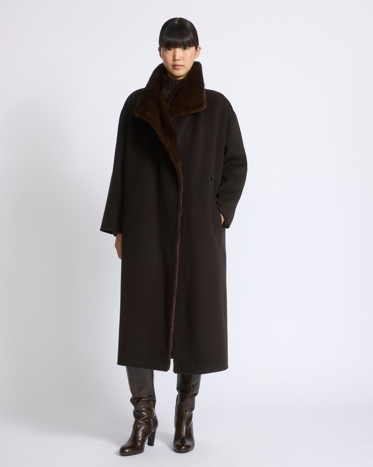 Manteau en lainage double face lainage cachemire et fourrure de vison - Yves Salomon - Nouvelle collection Automne Hiver
