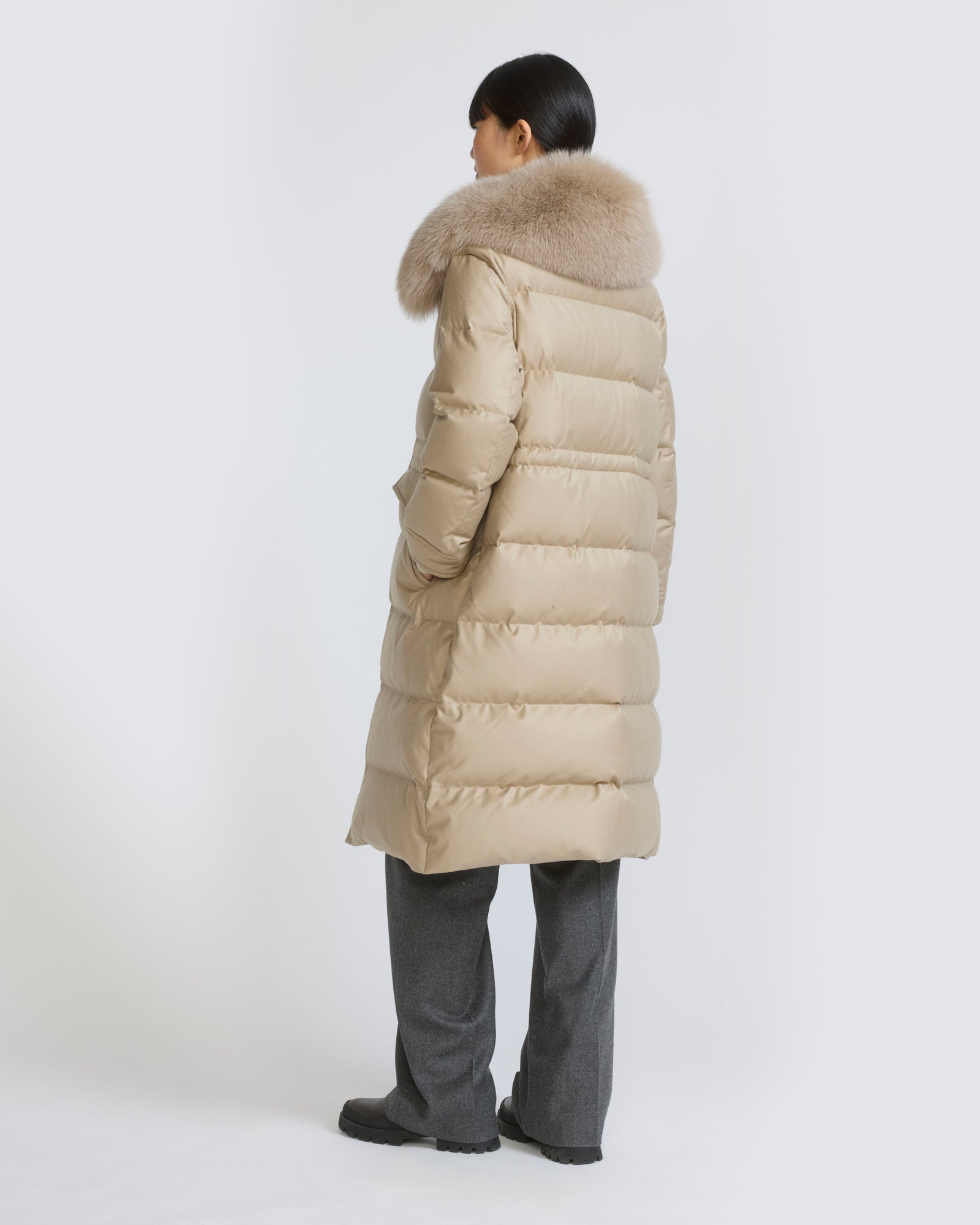 Doudoune longue droite en tissu Loro Piana avec col amovible en fourrure de renard