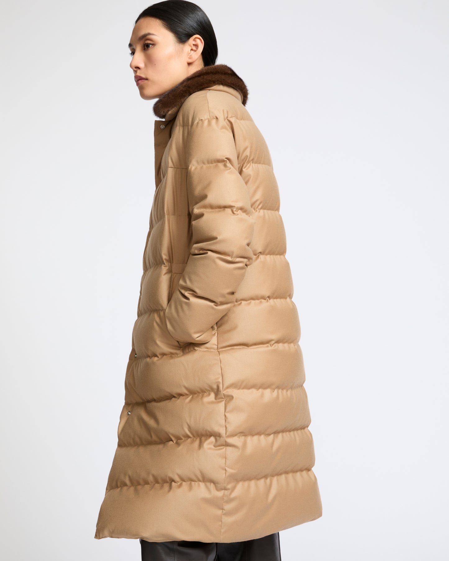 Doudoune longue en tissu technique Loro Piana avec col en fourrure de vison amovible- Yves Salomon - Nouvelle collection Automne Hiver