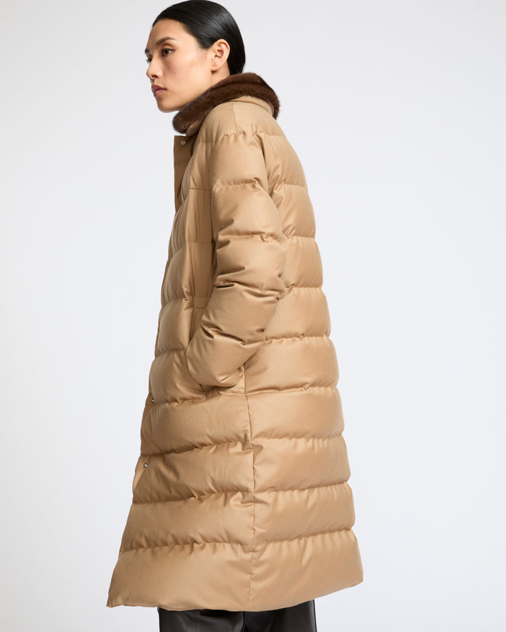 Doudoune longue en tissu technique Loro Piana avec col en fourrure de vison amovible- Yves Salomon - Nouvelle collection Automne Hiver