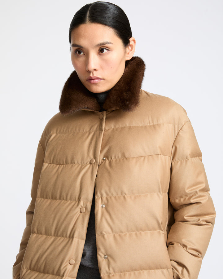 Doudoune longue en tissu technique Loro Piana avec col en fourrure de vison amovible- Yves Salomon - Nouvelle collection Automne Hiver