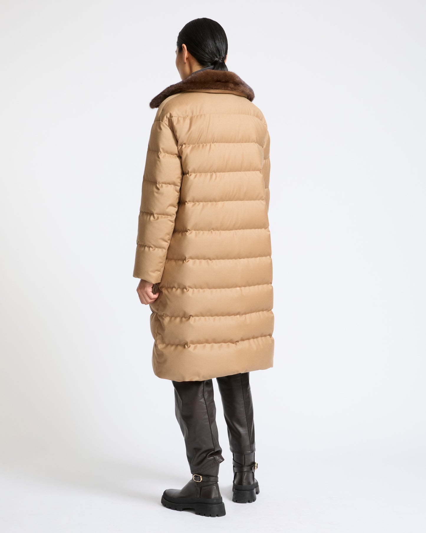 Doudoune longue en tissu technique Loro Piana avec col en fourrure de vison amovible- Yves Salomon - Nouvelle collection Automne Hiver