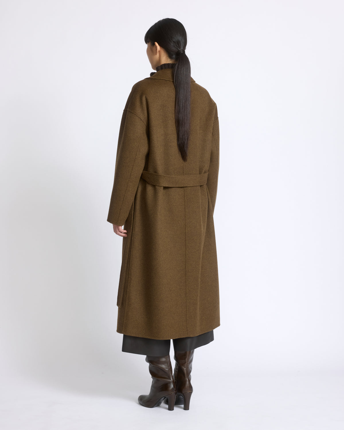 Manteau long en lainage cachemire double face et poches en fourrure de vison - Yves Salomon - Nouvelle collection Automne Hiver
