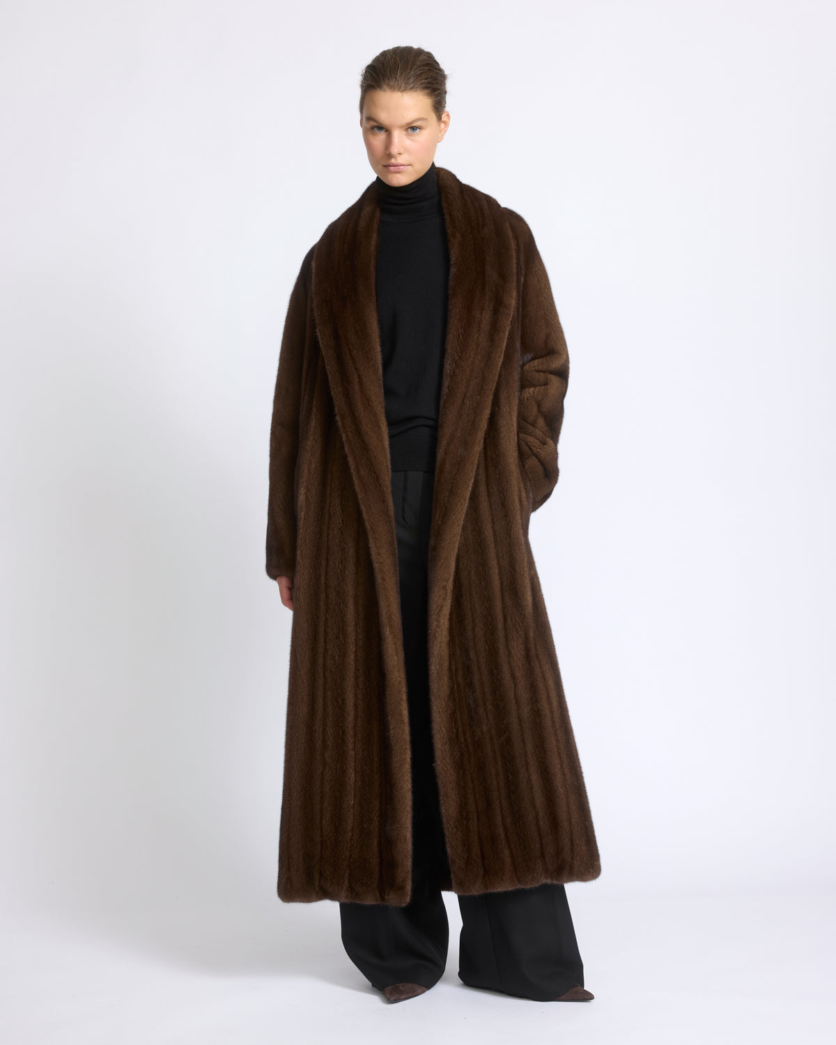Manteau long ceinturé en fourrure de vison long poil allongé - Yves Salomon - Nouvelle collection Automne Hiver