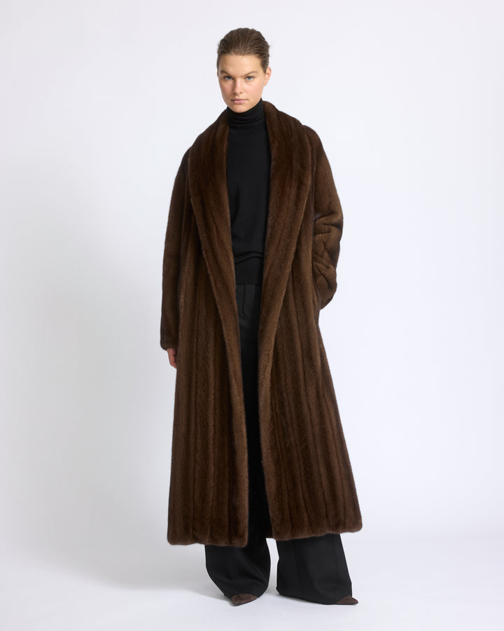 Manteau long ceinturé en fourrure de vison long poil allongé - Yves Salomon - Nouvelle collection Automne Hiver