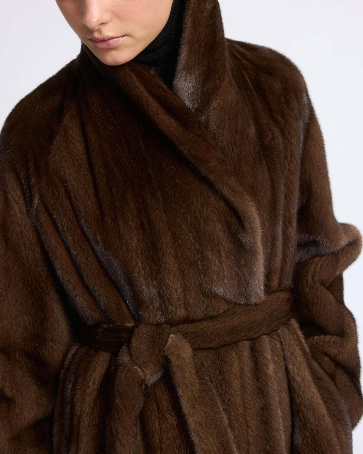 Manteau long ceinturé en fourrure de vison long poil allongé - Yves Salomon - Nouvelle collection Automne Hiver