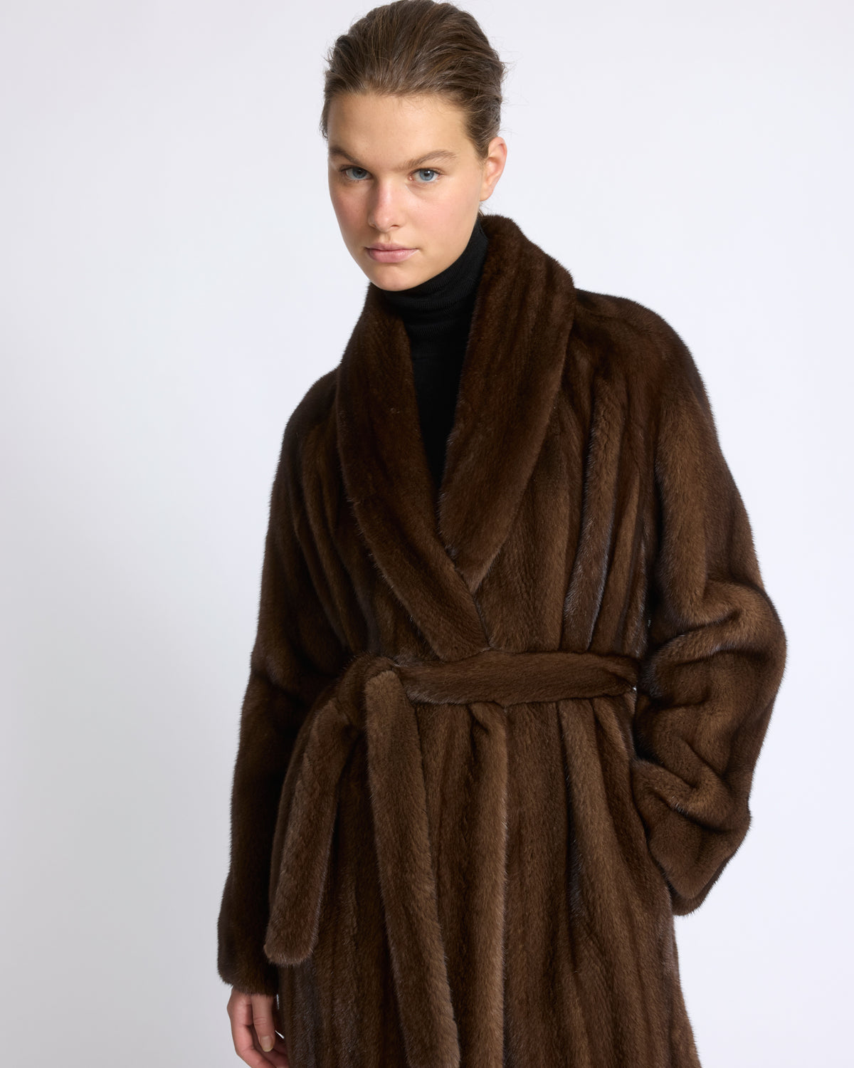 Manteau long ceinturé en fourrure de vison long poil allongé - Yves Salomon - Nouvelle collection Automne Hiver