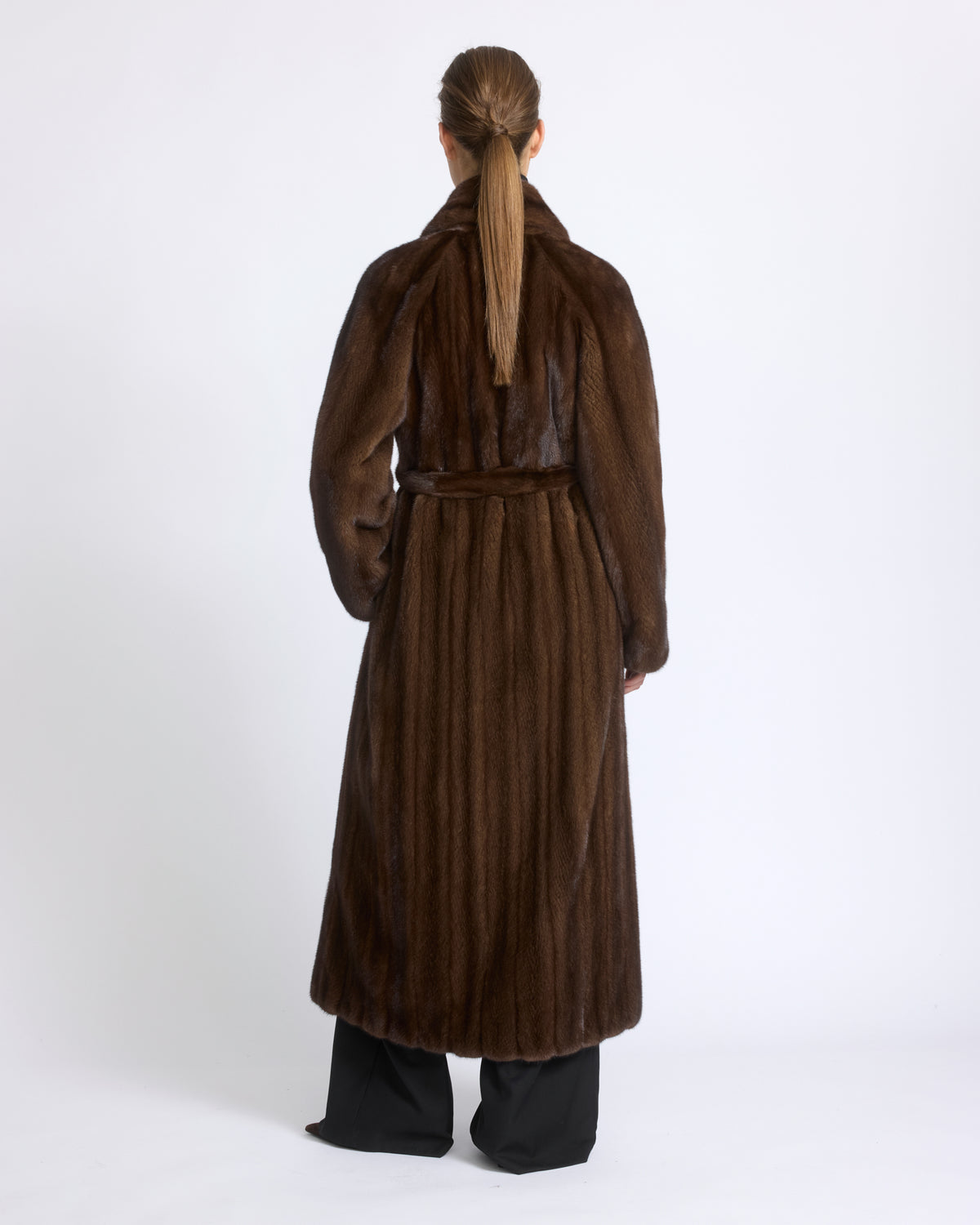 Manteau long ceinturé en fourrure de vison long poil allongé - Yves Salomon - Nouvelle collection Automne Hiver