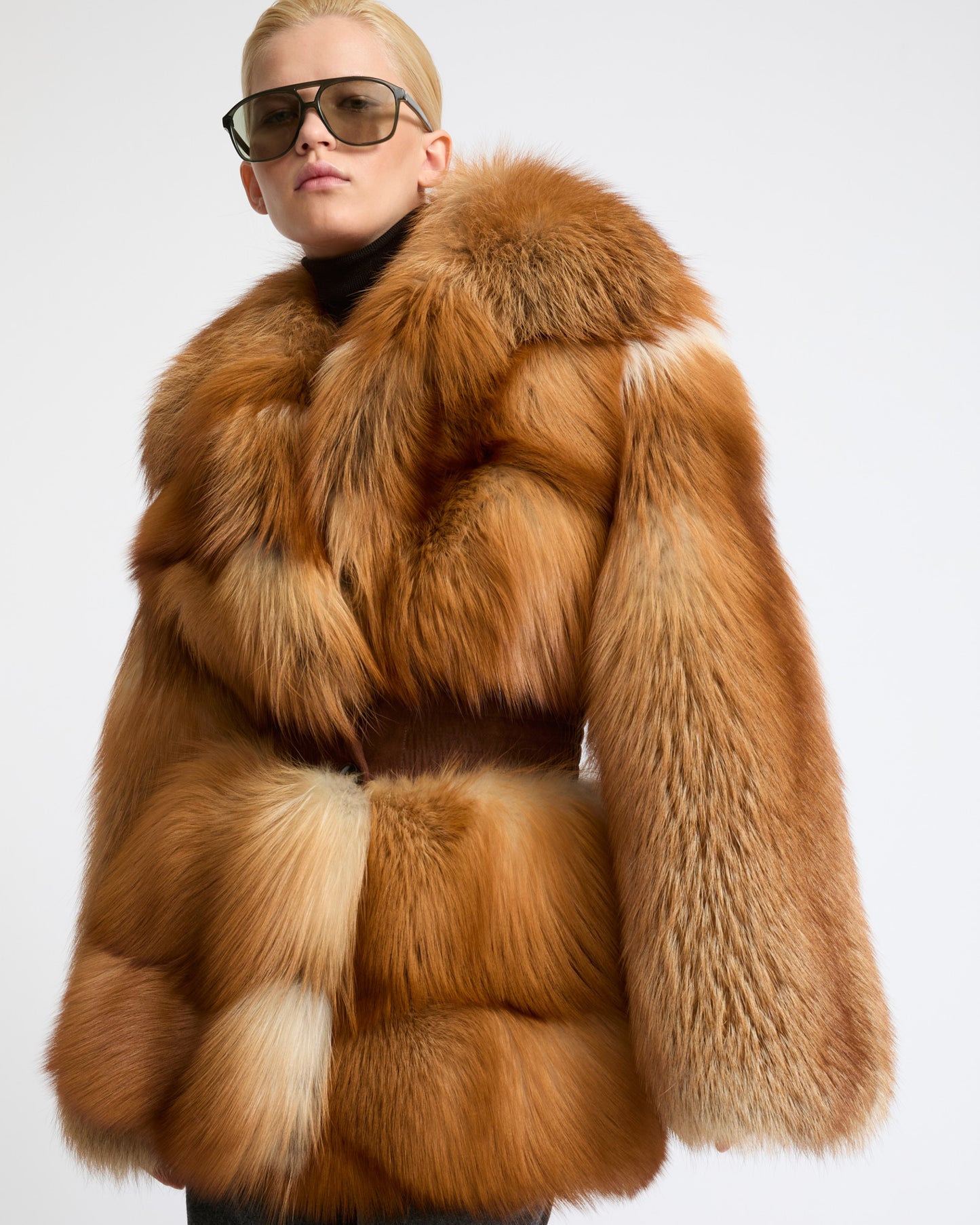 Manteau ceinturé en fourrure de renard- Yves Salomon - Nouvelle collection Automne Hiver