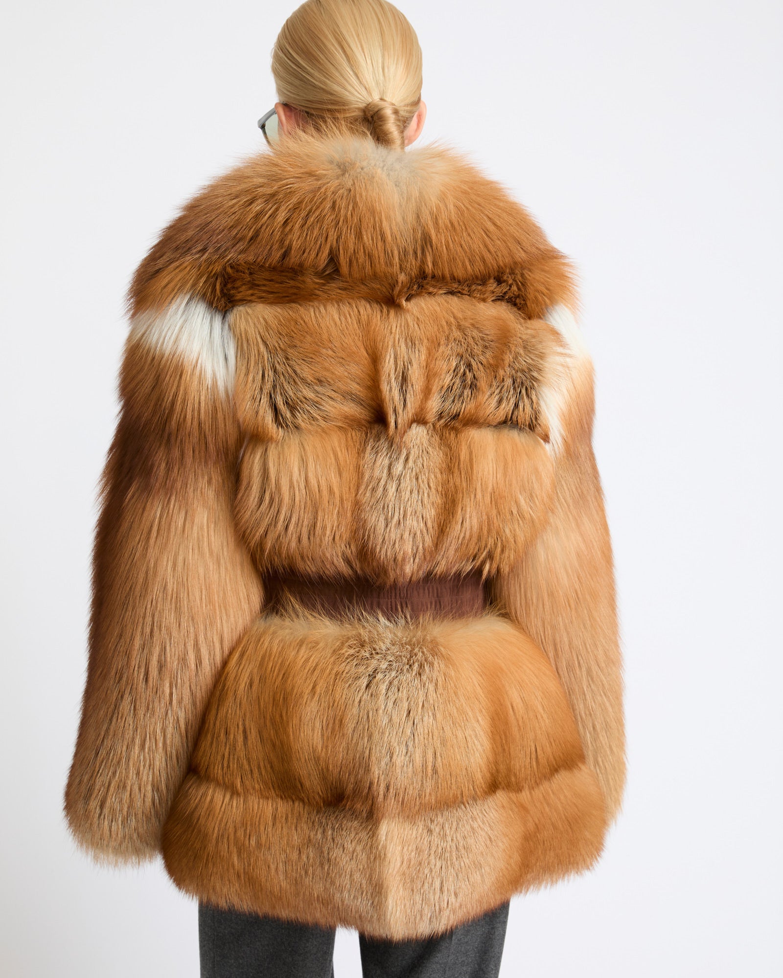 Manteau ceinturé en fourrure de renard- Yves Salomon - Nouvelle collection Automne Hiver