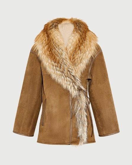 Manteau en peau lainée d'agneau et col en fourrure de renard