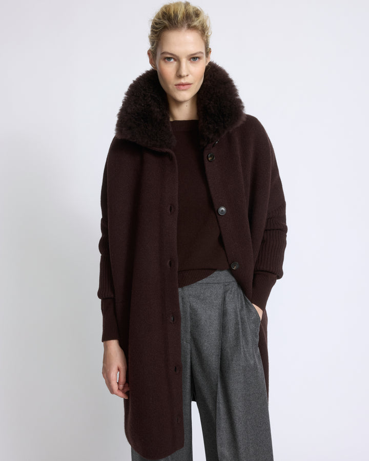 Manteau en maille Mérinos et col en agneau cachemire - Yves Salomon - Nouvelle collection Automne Hiver