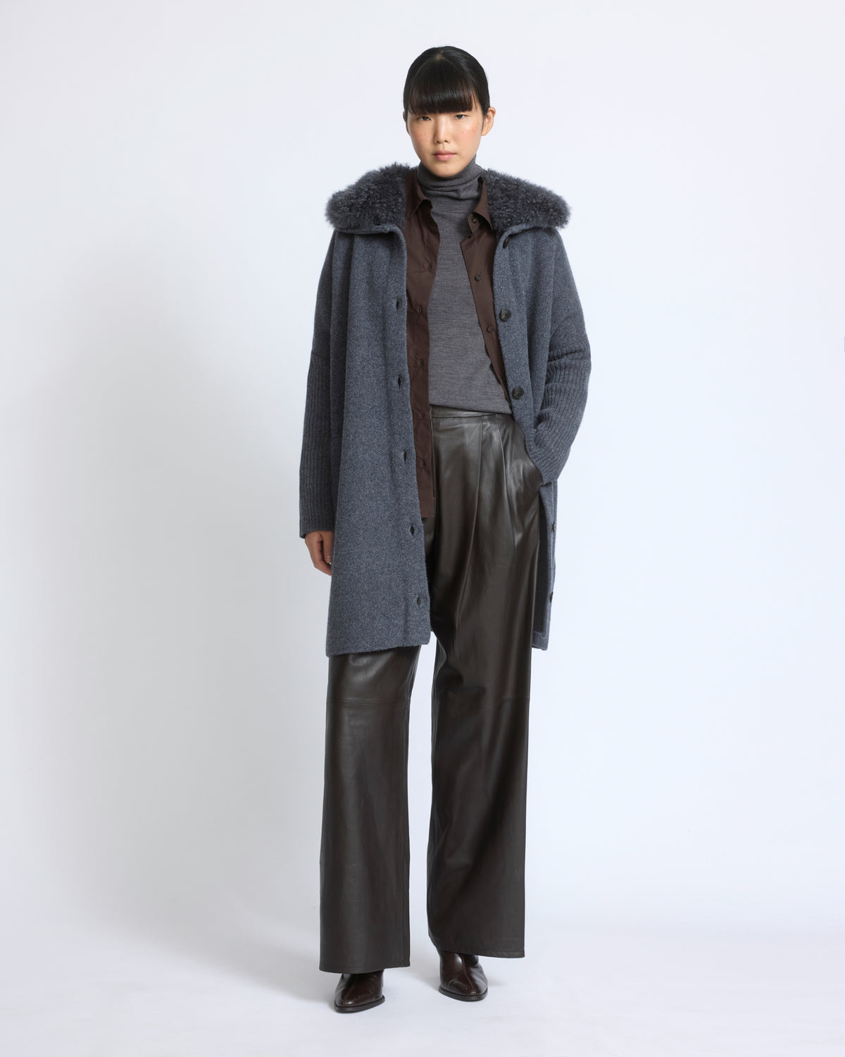 Manteau en maille Mérinos et col en agneau cachemire - Yves Salomon - Nouvelle collection Automne Hiver
