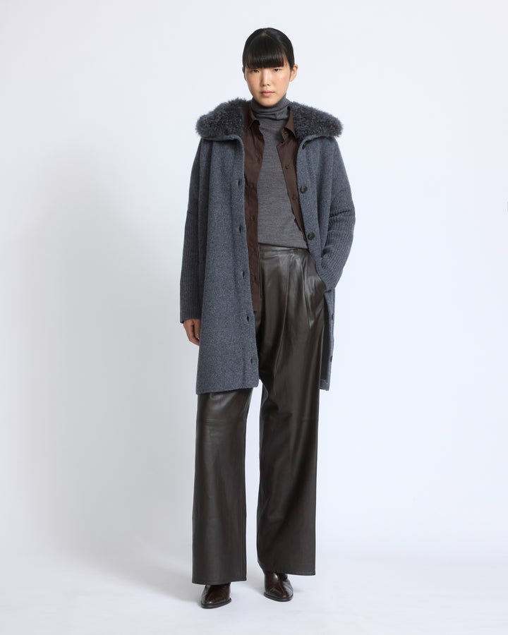 Manteau en maille Mérinos et col en agneau cachemire - Yves Salomon - Nouvelle collection Automne Hiver