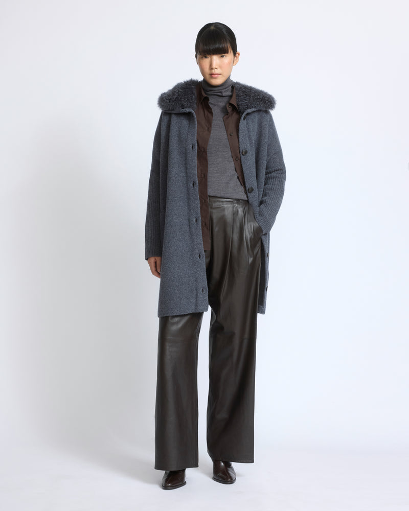Manteau en maille Mérinos et col en agneau cachemire - Yves Salomon - Nouvelle collection Automne Hiver
