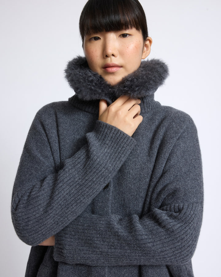 Manteau en maille Mérinos et col en agneau cachemire - Yves Salomon - Nouvelle collection Automne Hiver