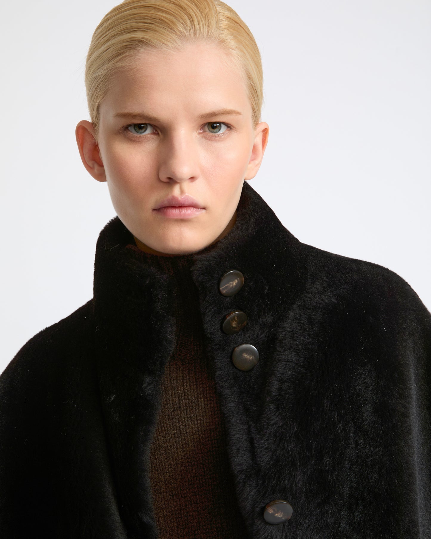 Manteau ample en peau lainée d'agneau- Yves Salomon - Nouvelle collection Automne Hiver