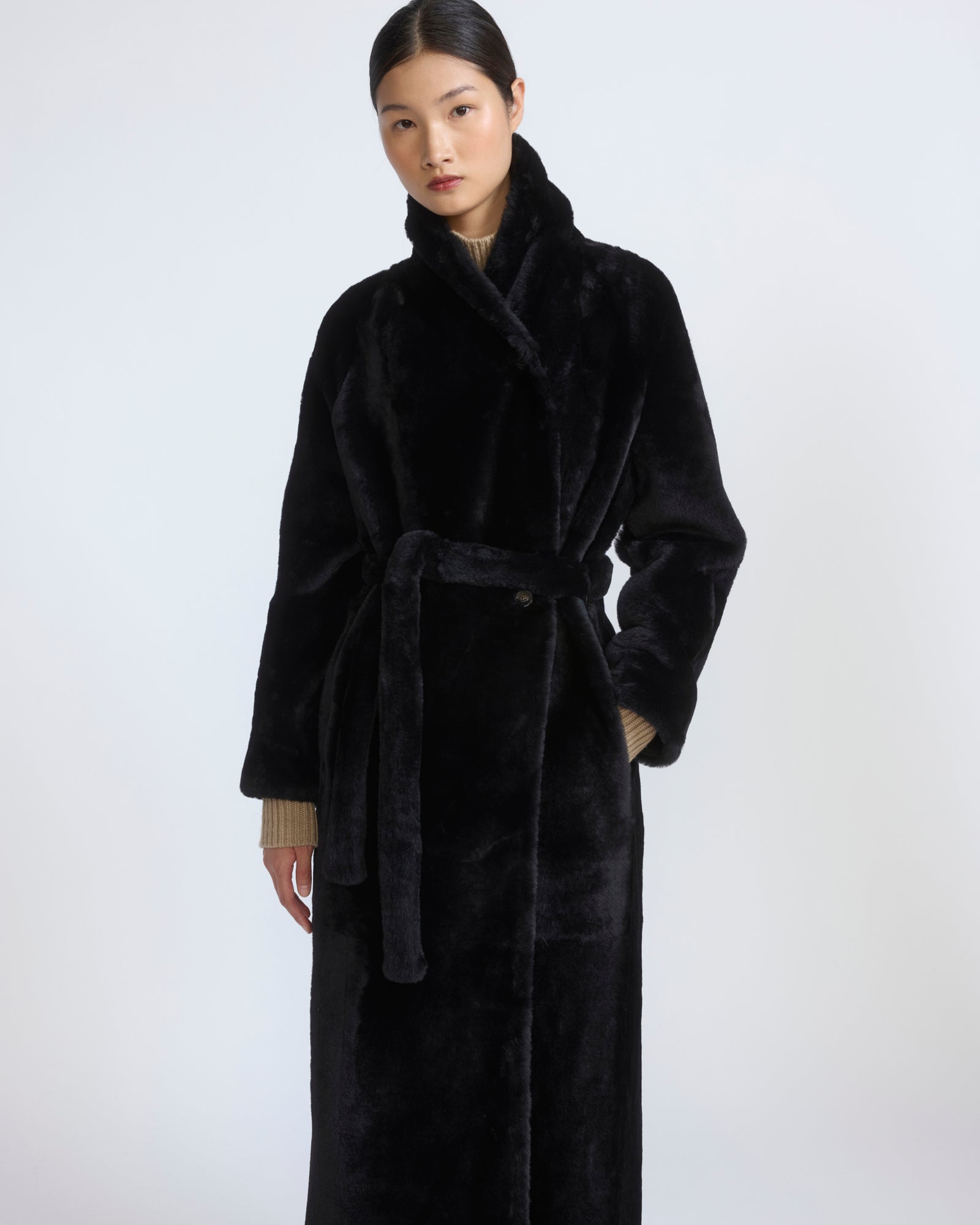 Manteau long en peau lainée d'agneau réversible