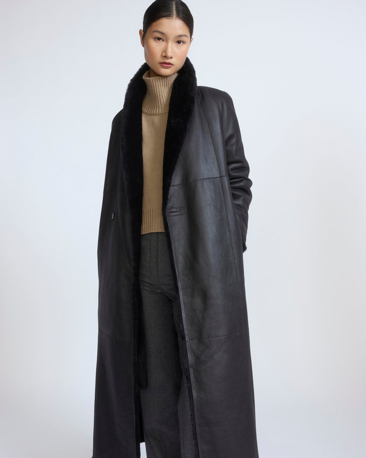 Manteau long en peau lainée d'agneau réversible