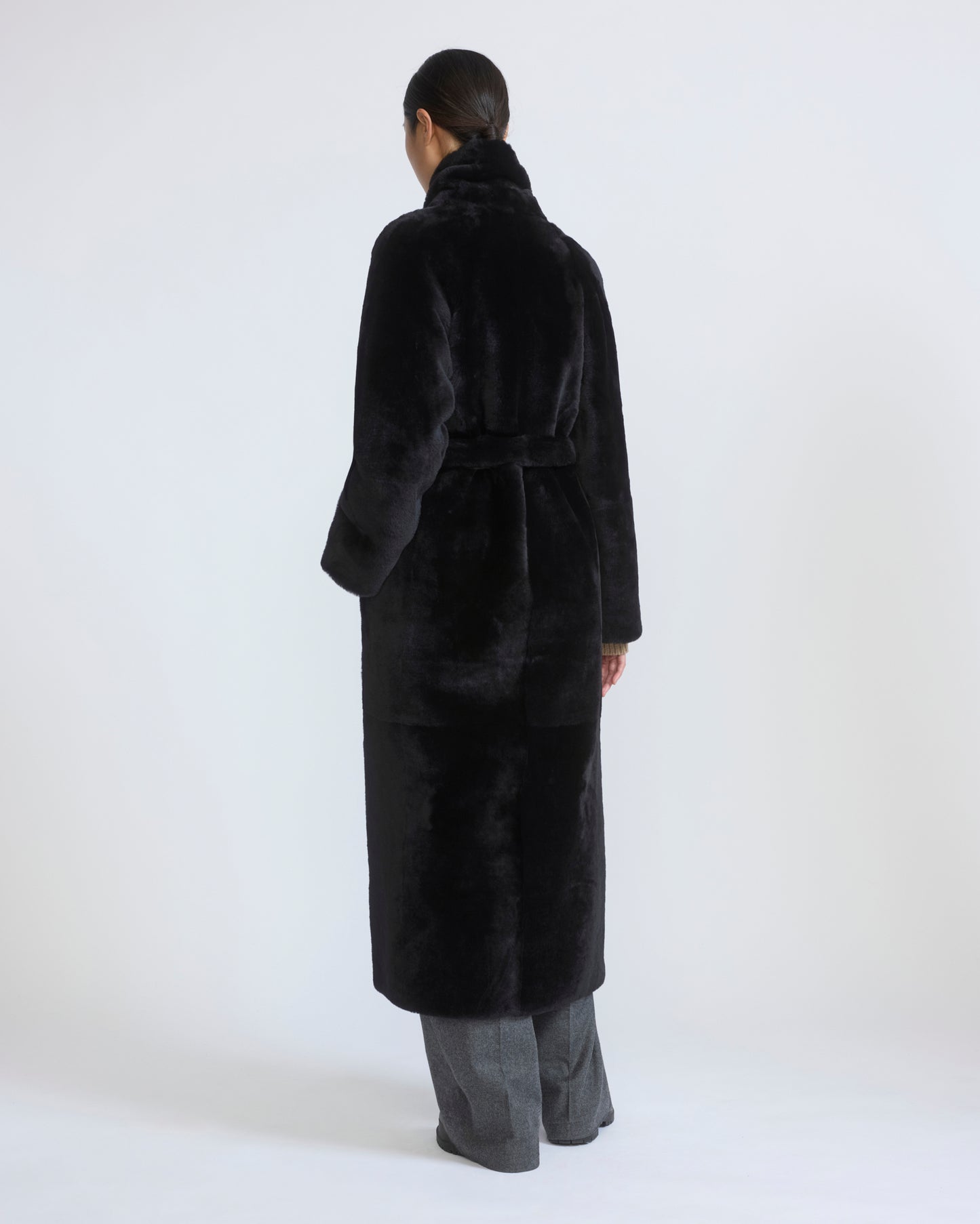 Manteau long en peau lainée d'agneau réversible
