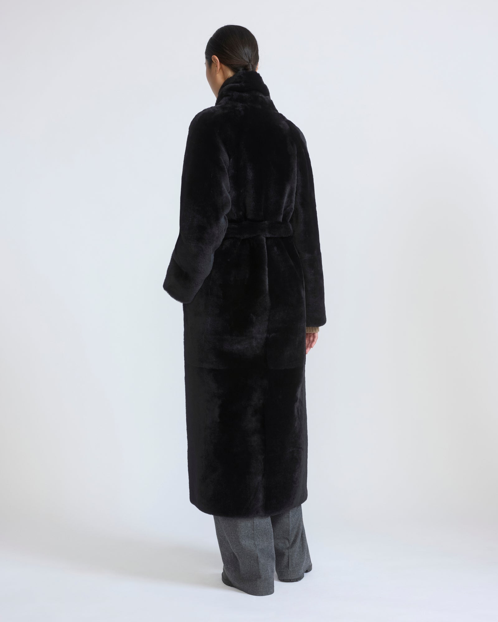 Manteau long en peau lainée d'agneau réversible
