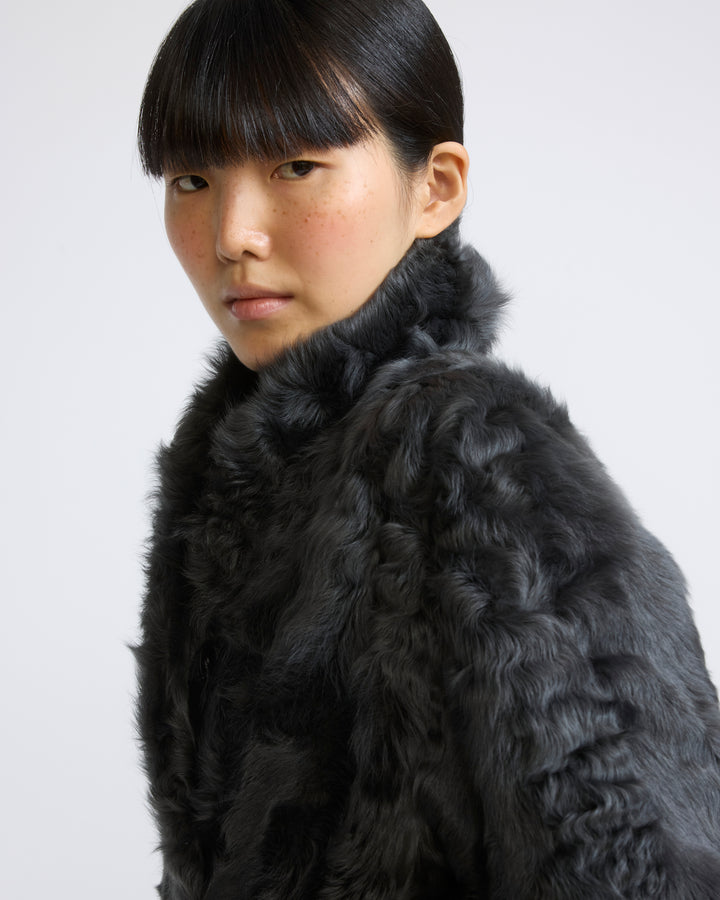 Manteau en agneau frisé