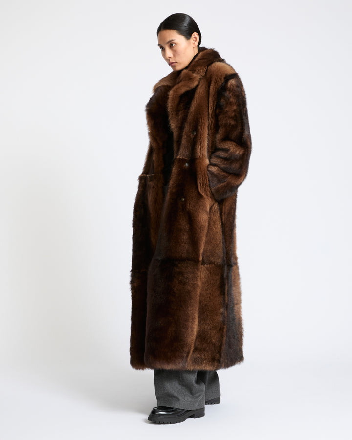 Manteau long en peau lainée d'agneau façon fourrure- Yves Salomon - Nouvelle collection Automne Hiver