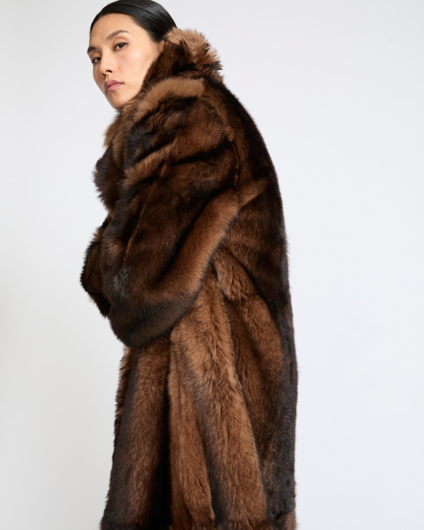 Manteau long en peau lainée d'agneau façon fourrure- Yves Salomon - Nouvelle collection Automne Hiver