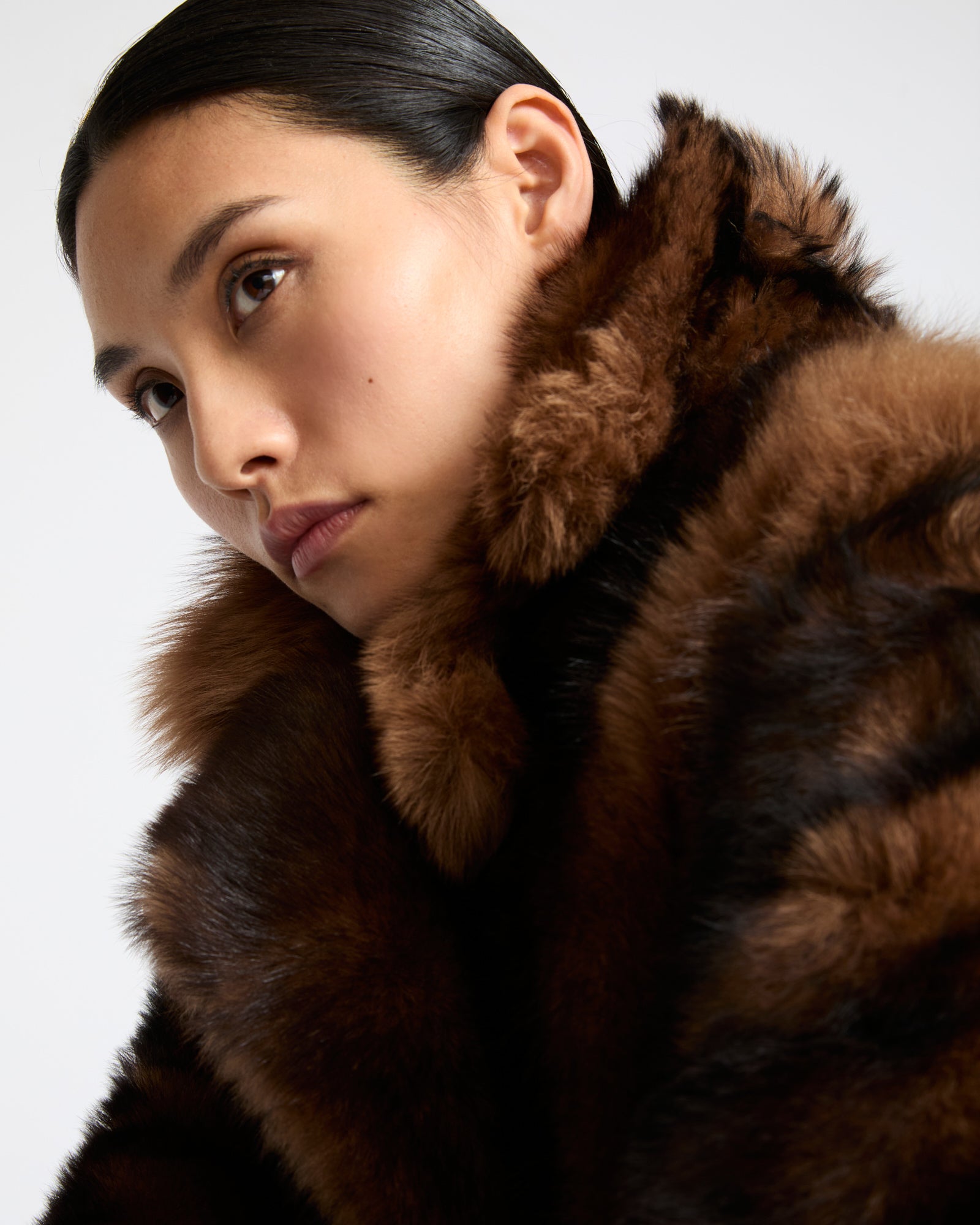 Manteau long en peau lainée d'agneau façon fourrure- Yves Salomon - Nouvelle collection Automne Hiver