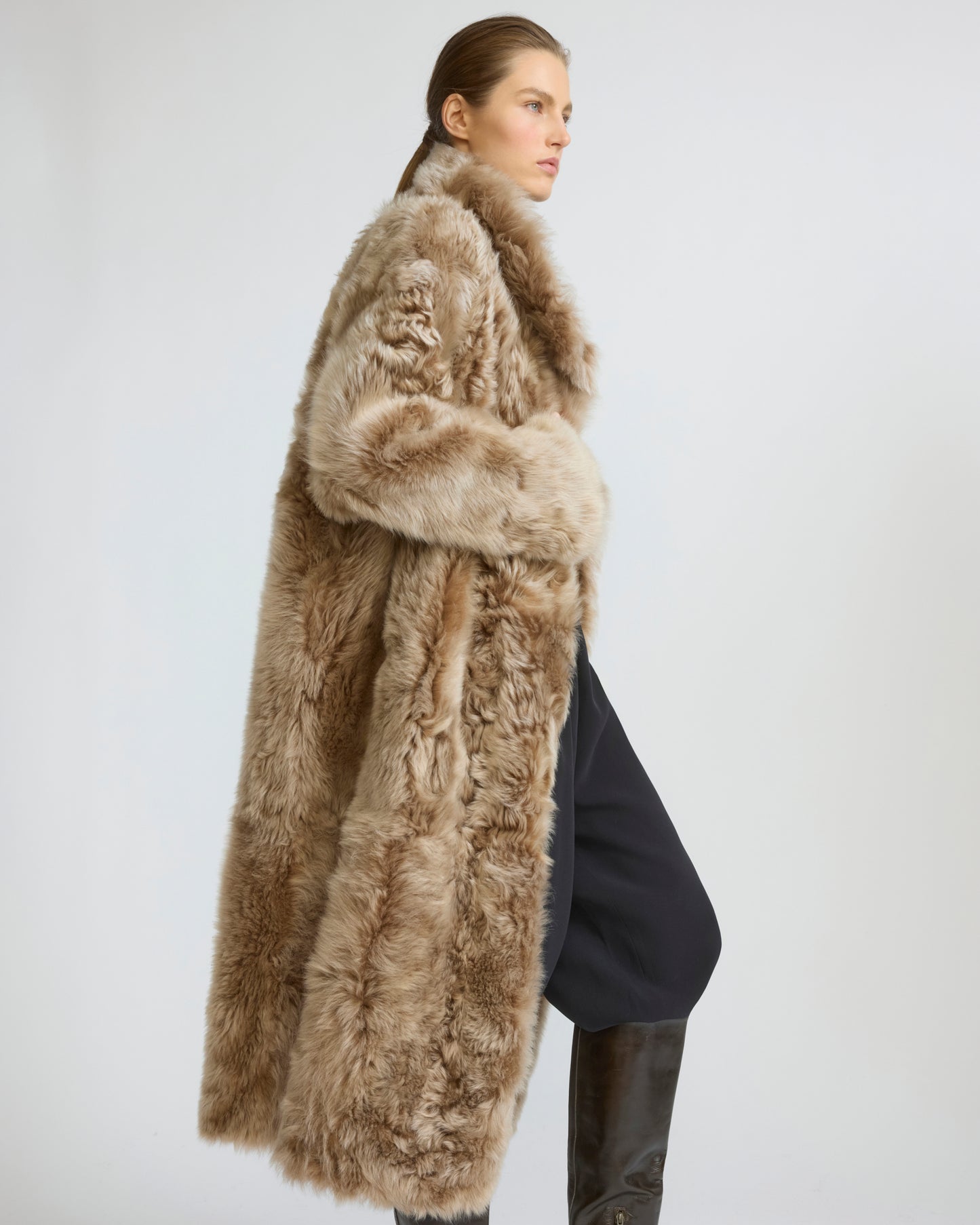 Manteau long réversible en peau lainée d'agneau