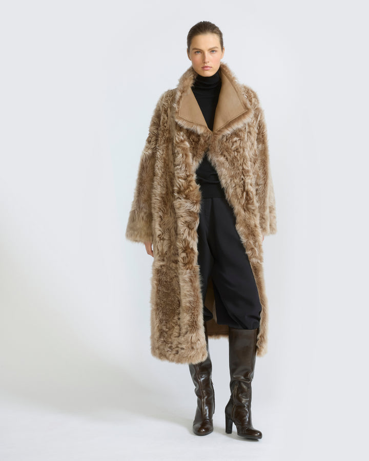 Manteau long réversible en peau lainée d'agneau